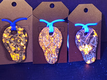 Load image into Gallery viewer, Yooperlites Carved Skull Necklace
