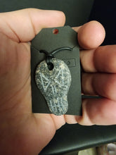 Load image into Gallery viewer, Yooperlites Carved Skull Necklace