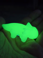 Load image into Gallery viewer, Glow in the dark Lizard carving