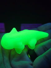 Load image into Gallery viewer, Glow in the dark Lizard carving