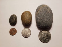 Load image into Gallery viewer, Size comparison of Yooperlites