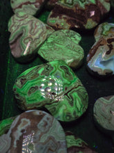 Load image into Gallery viewer, Crazy Lace Agate Hearts Shortwave 255nm UV reactive