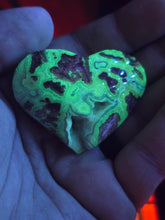 Load image into Gallery viewer, Crazy Lace Agate Hearts Shortwave 255nm UV reactive