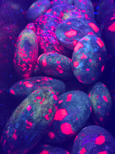 Load image into Gallery viewer, Ruby in Fuschite Palm Stone