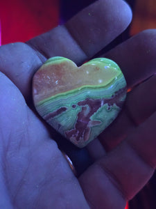 Crazy Lace Agate Hearts Shortwave 255nm UV reactive
